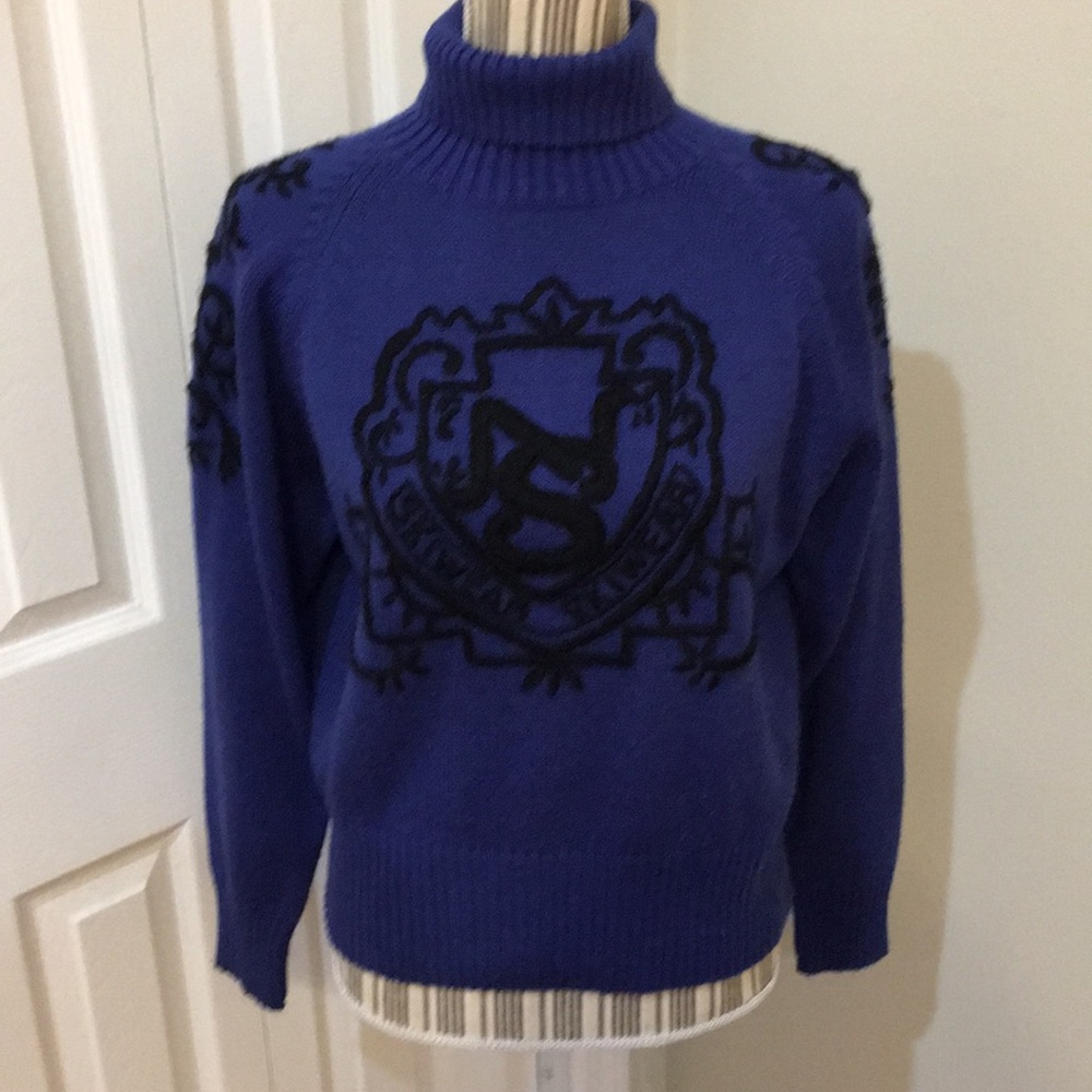 Vintage NILS skiwear embroidered logo sweater